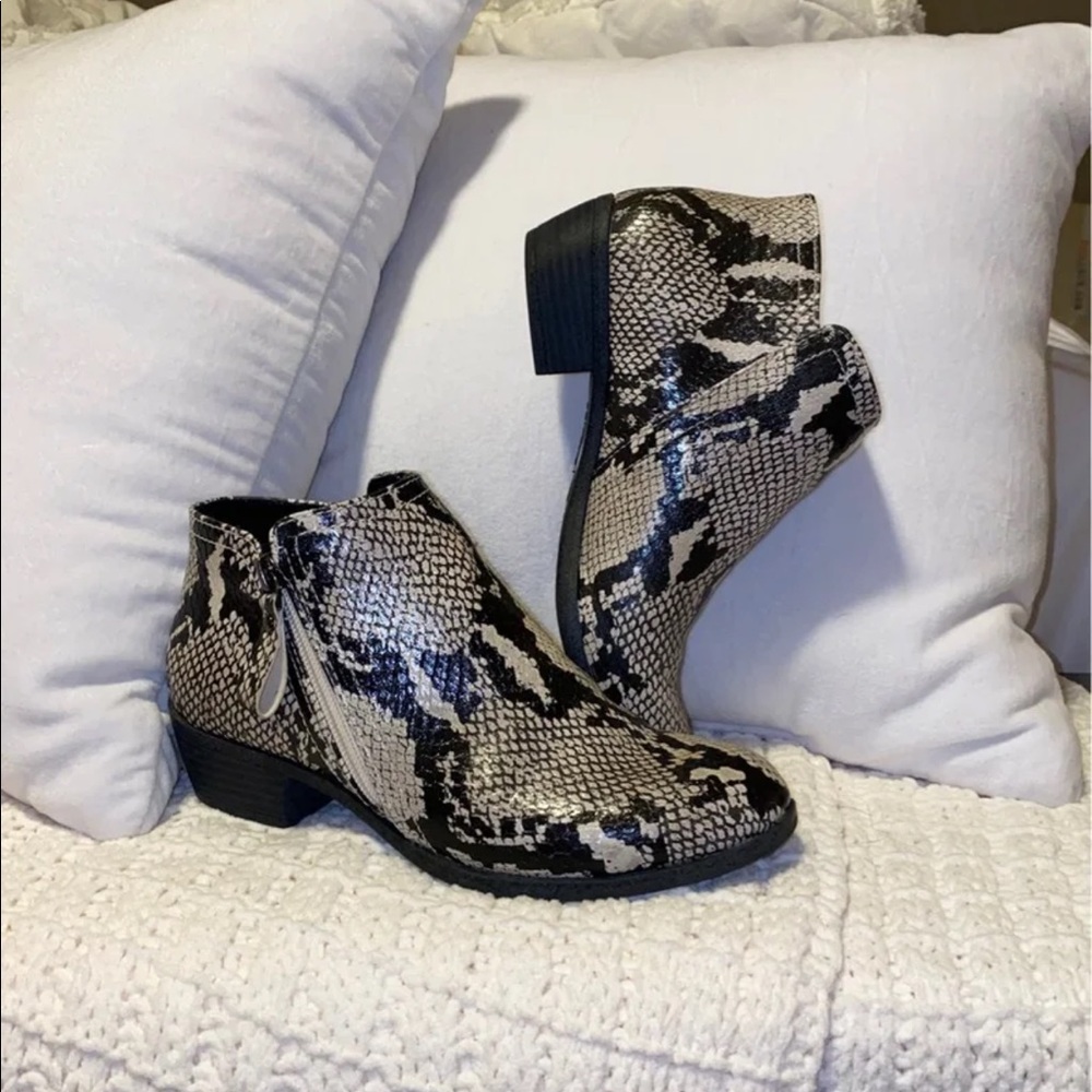 Ankle booties
